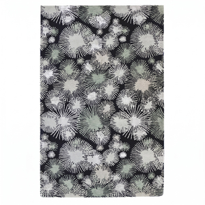 Tapis en laine noir ivoire motif floral étoilé, écologique, antidérapant, tufté à la main pour salon, chambre et intérieurs d'hôtels - Product Image 1