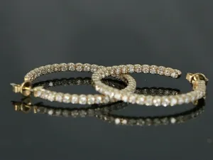 Boucles d'oreilles créoles Moissanite Inside Out en or jaune massif 14 carats, taille ronde VVS1, 3 carats - Product Image 4