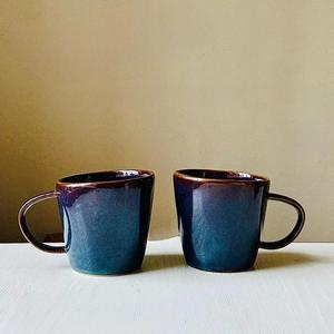 Tasses à café en céramique artisanale avec glaçure bicolore, forme conique, poignées confortables, résistantes à la chaleur, pour un service élégant - Product Image 1