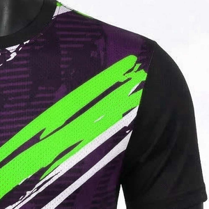 T-shirt à manches courtes pour homme, motif géométrique violet et vert, col rond, séchage rapide, tricoté, coupe ajustée, style sportif - Product Image 4