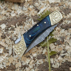 มีดพับเหล็กดามัสกัสระดับมืออาชีพ ด้ามไม้ปักก้าสลักลายทองเหลือง ปลายมีดแบบดรอปพอยต์ รับผลิตแบบ OEM/ODM สำหรับพกพาใช้งานทุกวัน - Product Image 5