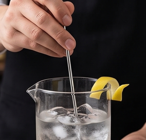 Cuillère à cocktail élégante en acier inoxydable 200 mm, agitateur de bar minimaliste, outil de mélange réutilisable pour cocktails, accessoire de bar - Product Image 6