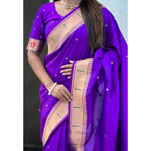 Sari de Seda Paithani Tejido con Zari Morado, Ropa India y Pakistaní con la Imagen de la Diosa Mahalaxmi del Templo de Mahalaxmi - Product Image 4