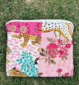 กระเป๋าเครื่องสำอางแบบพกพาลายดอกไม้ผ้าฝ้ายเนื้อนุ่ม ลดราคาพิเศษ ของขวัญสำหรับเพื่อนเจ้าสาว กระเป๋าใส่ของจุกจิกสำหรับผู้หญิง ขนาดเล็ก - Product Image 6