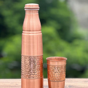 Botella de Agua de Cobre para Retiros de Yoga, Bebidas Hidratantes para Centros de Meditación, Campamentos y Retiros de Bienestar - Product Image 1