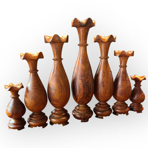 Cette collection de sept vases est idéale pour être exposée dans le salon ou sur une étagère. - Product Image 4