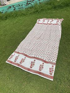 Petit sarong en coton imprimé à motifs floraux, léger, pour femme, idéal comme paréo de plage ou robe de bain pour l'été. - Product Image 4
