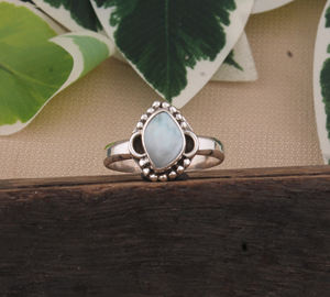 Anillo Solitario Clásico Boho Hecho a Mano con Gema de Larimar de Corte Brillante en Plata de Ley 925 con Engaste de Bisel para Boda o Fiesta - Product Image 1