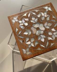 Porta Dulces NoorGlow Pearl, Caja de Acrílico Hecha a Mano con Incrustaciones de Madreperla para Dulces de Ramadán, Entretenimiento Iftar y Decoración Elegante para el Hogar - Product Image 3