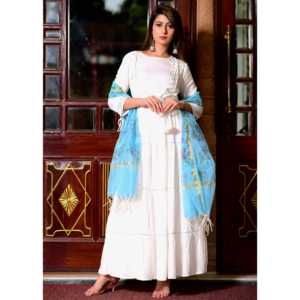 Robe Gotta blanche argentée en mousseline pastel avec dupatta, silhouette trapèze, taille naturelle, col rond, imprimé floral, respirante et tendance - Product Image 6