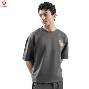 เสื้อยืดทรงบ็อกซ์โอเวอร์ไซส์สำหรับผู้ชาย เนื้อผ้านุ่ม ระบายอากาศได้ดี ผลิตจากผ้าฝ้ายเป็นมิตรกับสิ่งแวดล้อม ดีไซน์สั่งทำได้ สไตล์สตรีทแวร์ เสื้อผ้าลำลองสำหรับฤดูร้อน แบรนด์แฟชั่น - Product Image 2