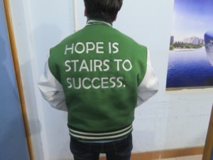 เสื้อแจ็คเก็ตเบสบอลแบบนักศึกษาสำหรับผู้ชาย ผลิตตามสั่ง คุณภาพสูง ปักลายแขนเสื้อ ผ้าฝ้าย 100% สำหรับฤดูใบไม้ผลิ - Product Image 3