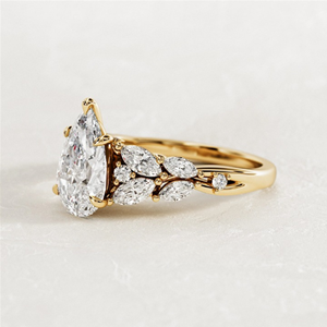 Anillo de Compromiso y Boda con Diamante Cultivado en Laboratorio, Corte Pera, 2.90 Quilates, Oro Amarillo de 14k, Joyería para Regalo - Product Image 3
