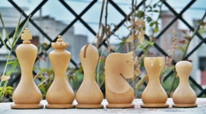 Juego de piezas de ajedrez de madera hechas a mano con acabado natural para jugar en exteriores e interiores, unisex - Product Image 4