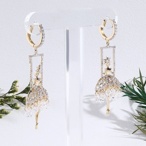 Pendientes Colgantes de Muñeca Bailarina Dorada con Cristales Brillantes, Pendientes de Borla Estilo Araña, Joyería Fina Novedosa y de Diseño Exclusivo - Product Image 1