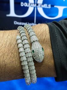 Bracelet manchette serpent en or 14 carats certifié, serti de diamants et d'émeraudes, de luxe, tendance, cadeau de fiançailles - Product Image 2