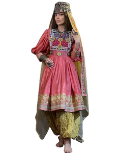 Hermoso Vestido Tradicional Afgano Kuchi, Mangas Largas Oscuras, Bordado Multicolor Detallado en el Pecho, Vestido Afgano Kuchi con Monedas - Product Image 1