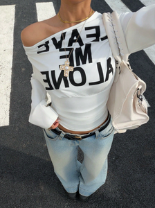 <span class=keywords><strong>Camiseta</strong></span> de <span class=keywords><strong>manga</strong></span> <span class=keywords><strong>larga</strong></span> con <span class=keywords><strong>hombros</strong></span> asimétricos y estampado de letras tejidas, corte ajustado - Product Image 3