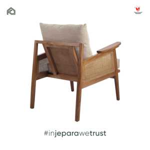Fauteuil en bois de style mid-century modern avec panneaux en rotin et coussin rembourré, fauteuil de salon fabriqué à la main en Indonésie - Product Image 5