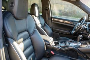 Porsche Cayenne Turbo 2011 - Product Image 4