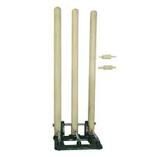 Wickets de cricket en bois, 3 piquets, 2 traverses, épaisseur 16 mm, matériau et couleur personnalisables, par Standard International - Product Image 4