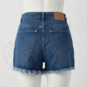 Shorts en jean pour femmes à la mode, longueur courte régulière avec deux poches latérales personnalisées, style décontracté tendance pour l'été - Product Image 2