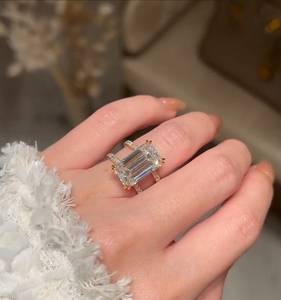 Anillo de Compromiso con Diamante Cultivado en Laboratorio, Corte Esmeralda, 10 Quilates, para Mujer |   Anillo de Aniversario de Bodas de Lujo Chapado en Oro de 18K con Certificado IGI - Product Image 5