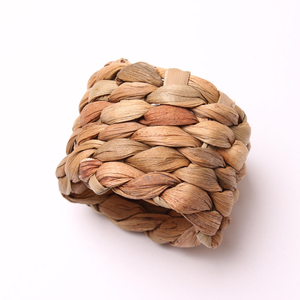 Anneaux de serviette en rotin naturel, faits à la main en jacinthe d'eau, style ferme, pour la décoration de table de réception, de fête ou de mariage - Product Image 2