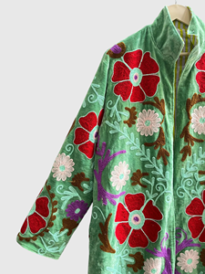 Veste en velours pour femmes grandes tailles, col mandarin, manches longues, motif floral brodé à la main, manteau long, vêtements d'automne - Product Image 4
