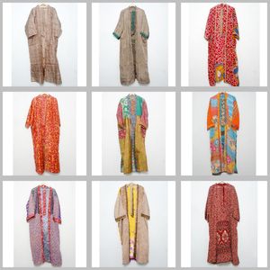 Kimono de Seda Hecho a Mano, Estilo Vintage con Parches, Talla Única, para Damas de Honor, Ropa de Dormir para Mujer - Product Image 1