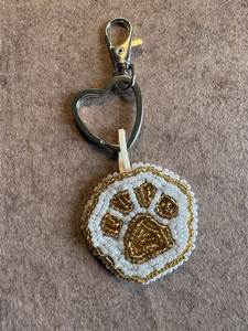 Porte-clés brodé à la main avec perles, artisanat haut de gamme, idée cadeau - Product Image 6