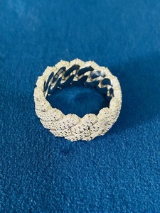 แหวนเพชรโมอิสซาไนต์ทรงเรขาคณิต ดีไซน์แบบ Eternity Band เงินแท้ 925 ประดับเพชรแบบ Pave Setting ทรง Brilliant Cut ฝังเพชรแบบ Micro Insert หรูหรา เหมาะสำหรับทั้งชายและหญิง ใช้เป็นเครื่องประดับงานแต่งงาน - Product Image 4