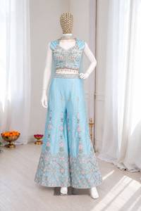 Ensemble prêt-à-porter brodé de créateur avec chemisier en soie Rangoli, pantalon Palazzo en soie Rangoli et dupatta en tulle papillon - Product Image 5