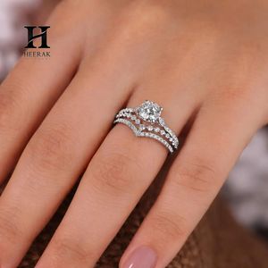 Anillo de compromiso de lujo con diamante cultivado en laboratorio de corte redondo, conjunto de 3 piezas, tiara, corona, anillo curvo tipo chevron para novia - Product Image 2