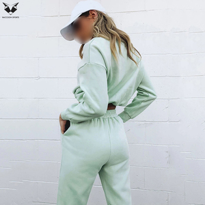 Ensemble sweat-shirt court et pantalon de jogging pour femme, tenue de sport deux pièces tendance pour le fitness, le streetwear et le quotidien - Product Image 3