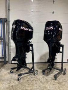 Listo para enviar, superventas: Par de motores fueraborda de 2 tiempos 2003 225XL 225hp DFI Optimax con eje de 25 pulgadas, 415/420 horas, con accesorios. - Product Image 2