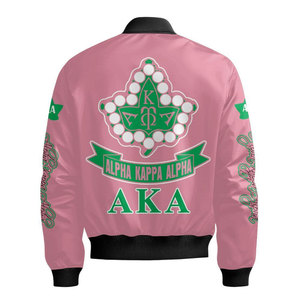 Chaqueta Bomber Rosa Alpha Aka con Letras Griegas Verdes y Diseño de Escudo, Chaqueta Bomber Unisex Casual con Cierre Frontal - Product Image 3