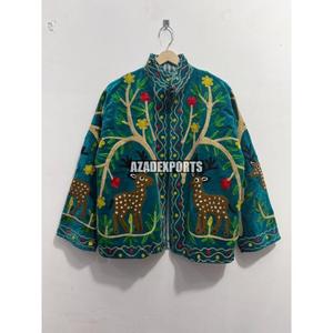 Veste en velours de peau de mouton brodée à la main, écologique, réversible, motif floral vintage, col rabattu, manches longues, pour femme - Product Image 2