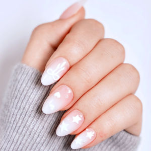 Uñas postizas artificiales de fábrica OEM ODM personalizadas, color leche degradado, forma de almendra, con lindos diseños de estrellas y corazones, uñas a presión. - Product Image 1