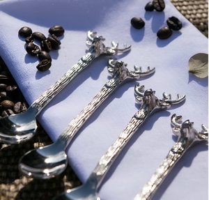 Juego de cucharas de té y café con mango de ciervo dorado y plateado hecho a mano de latón para fiestas, bodas y regalos (paquete de 4) - Product Image 5