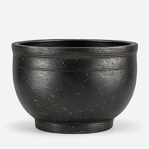 Jardinière en fer de qualité supérieure, conçue pour les maisons, les jardins et les balcons modernes, offrant une construction durable, une apparence élégante et une personnalisation possible. - Product Image 1