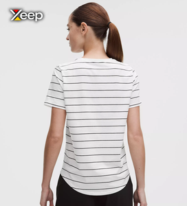 Camiseta Deportiva Ligera Informal para Mujer XEEP, Personalizable, Corte Holgado, Manga Corta, Transpirable, Cuello en V, Tejido de Punto con Letras - Product Image 2