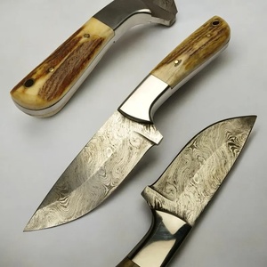 Cuchillo de Caza y Camping de Acero de Damasco Premium OEM con Mango de Cuerno de Ciervo y Funda de Cuero para EE. UU. y Europa - Product Image 4