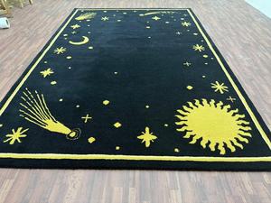 Achetez un tapis en laine bleu foncé fait main, tapis de luxe uni de style écologique pour salon et chambre d'enfant - Product Image 2