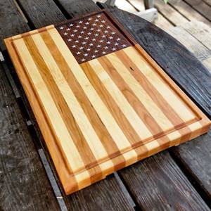 Planche à découper en bois d'acacia en forme de drapeau américain, plateau de service, épaisseur 2 cm, passe au lave-vaisselle, 4 juillet, Jour de l'Indépendance - Product Image 5