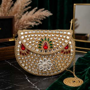 กระเป๋าคลัทช์ปักลายเคลือบทอง AL MALIK CRAFT สีแดงประดับด้วยหิน Kundan งานเลียนแบบโบราณ ดีไซน์แบบชาติพันธุ์ ของขวัญงานแต่งงานอุตรารัฐปัญจาบ - Product Image 5