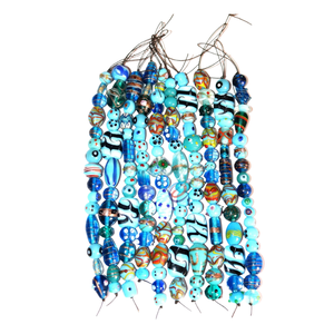 Perles en verre soufflé de différentes tailles, couleur turquoise |   Perles fantaisie multi-formes artisanales pour la fabrication de bijoux, bracelets, artisanat DIY - Product Image 1