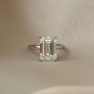 Anillo de Compromiso Solitario con Diamante Cultivado en Laboratorio, Corte Esmeralda de 5 Quilates, Certificado IGI, Color D E, Claridad VVS VS, Anillo de Joyería Nupcial de Oro Personalizado - Product Image 1