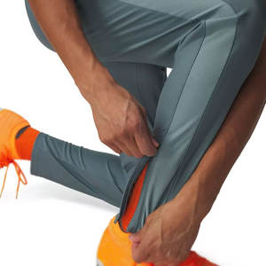 Chándal ligero y cómodo diseñado para deportes, ejercicio, correr, entrenamiento y un estilo de vida activo diario. - Product Image 4