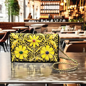 Bolso de mano elegante hecho a mano para mujer con intrincado bordado Zari para ocasiones especiales de Mujer Accesorios de monedero de fiesta - Product Image 2